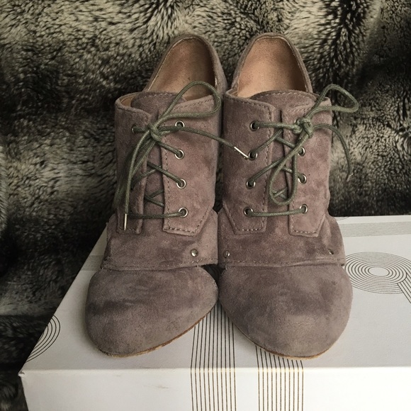 Belle by Sigerson Morrison Suede Oxford Pump - Picture 5 of 8